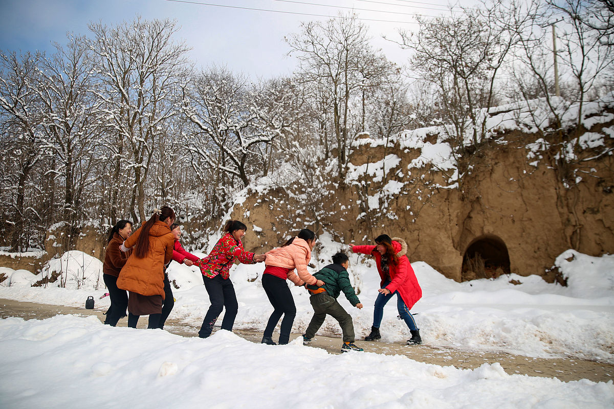 老鹰抓小鸡：一个关于贪婪与悔恨的民间故事
