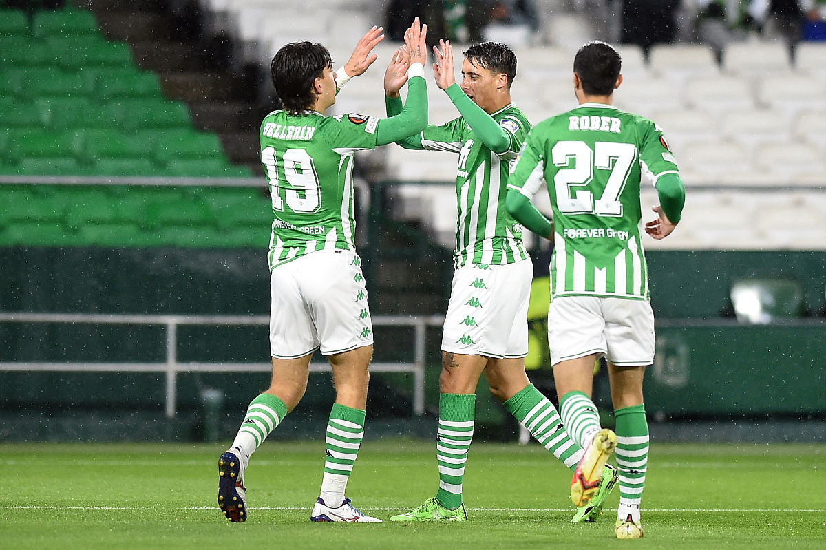 real betis' spanish midfielder <strong>c</strong>ristian tello (c) celebrates