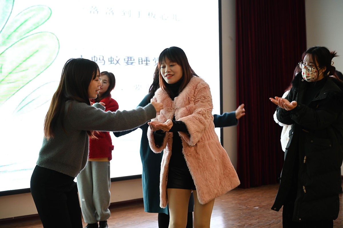 成都幼师学校教师评价：绩效管理与专业发展