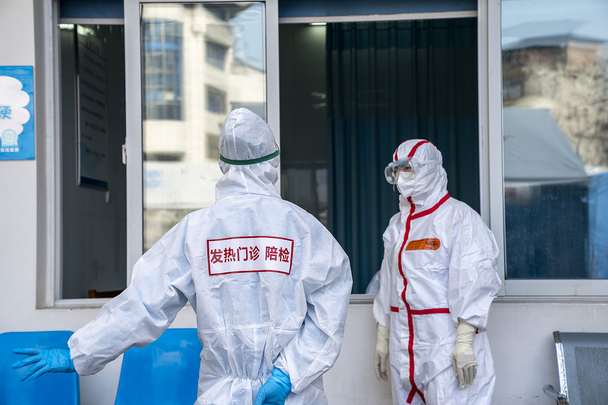 其实我一生中大部分时间都住在这里在此之前我在一个COVID测试实验室工作