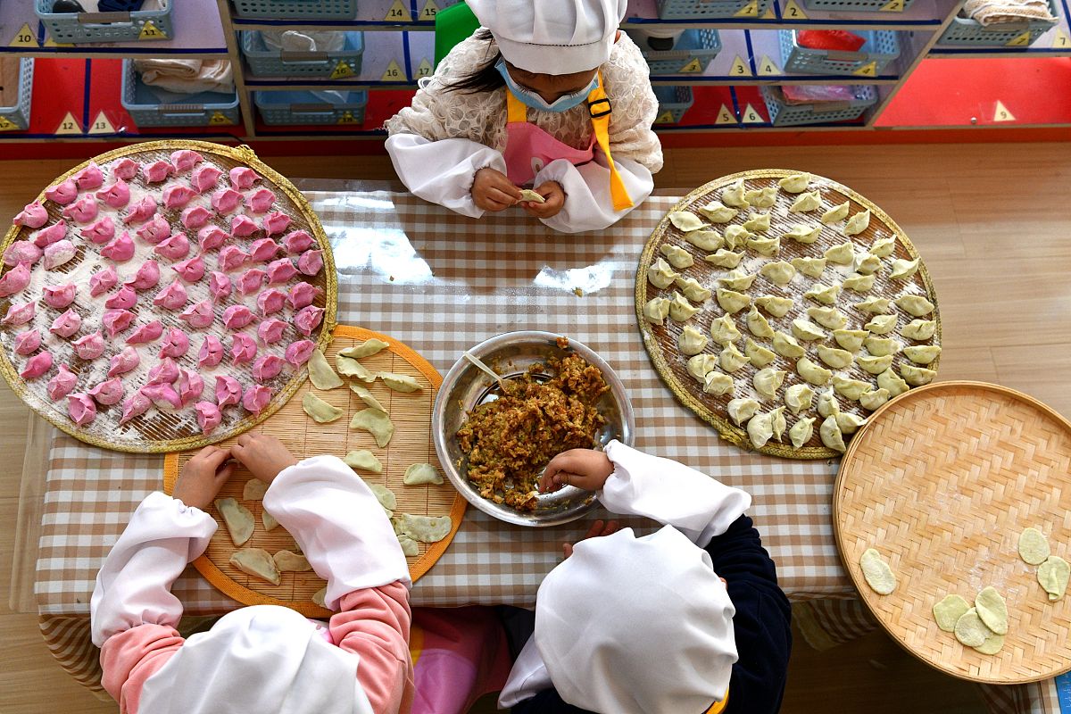 创意点亮生命之花：'小当家'自主用餐的诗意实践