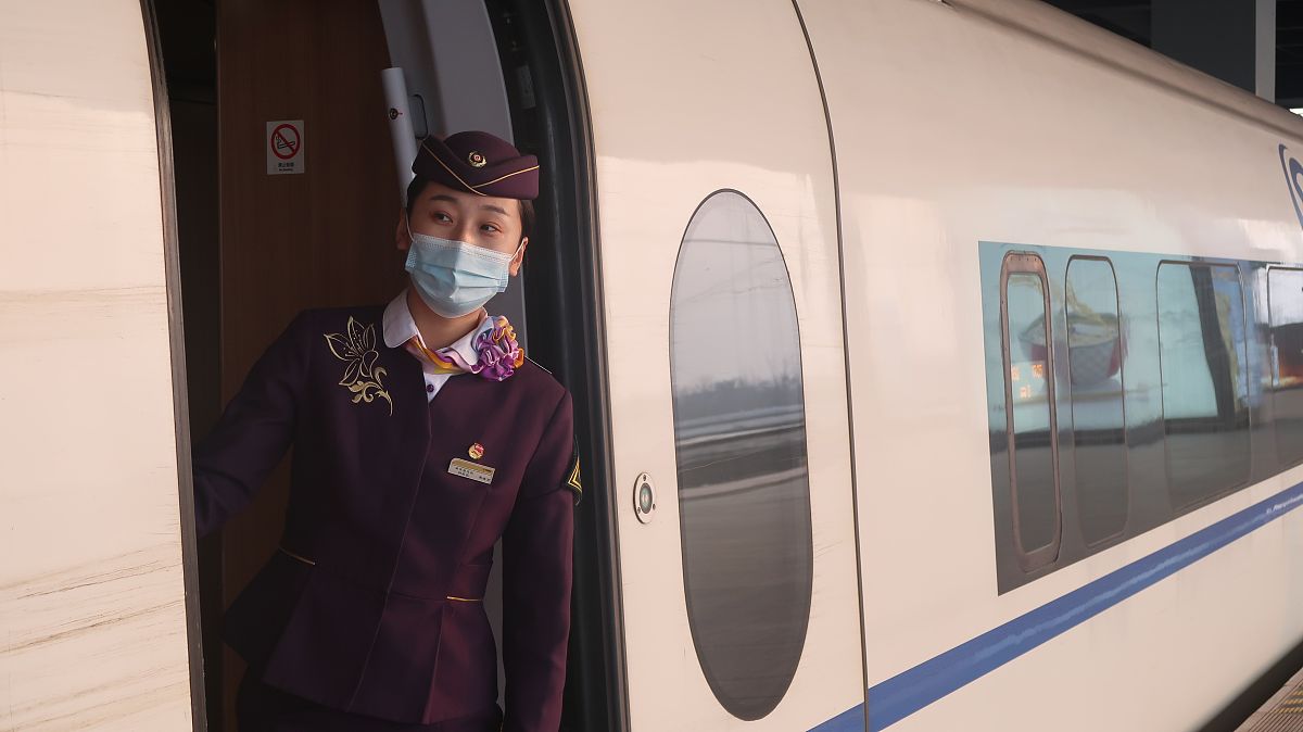 铁路乘务员主要是做什么？用发