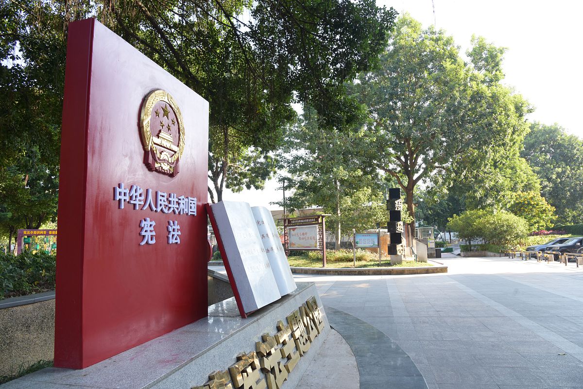 围绕法制建设、军工文化、家国情怀写一篇4000字论文