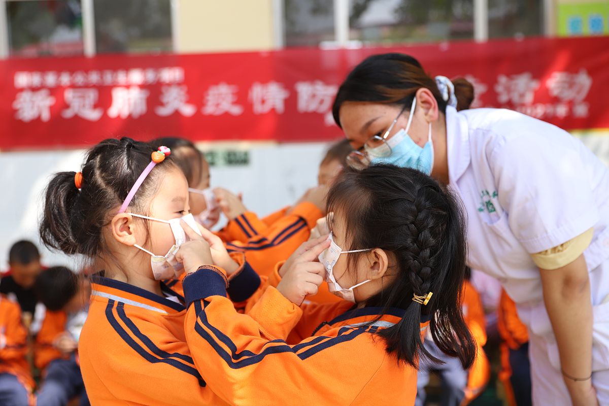 如何正确佩戴口罩？ - 7个步骤有效防护病毒