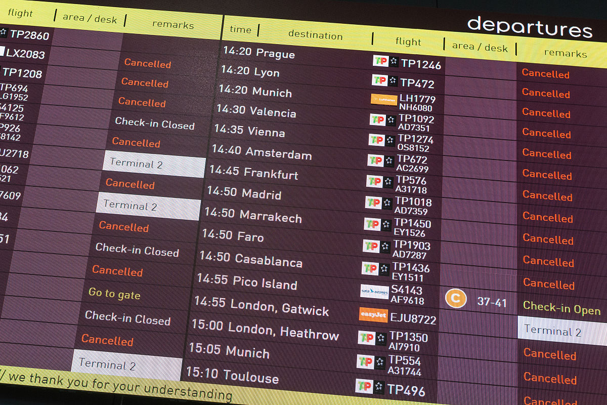 写一段python代码 请求时带请求头请求httpsmokooocommatchchangephpmid=1194233&pid=24&Type=odds将页面编码改为gbk用xpath解析返回值中的公司名称和链接地址将解析的结果打印