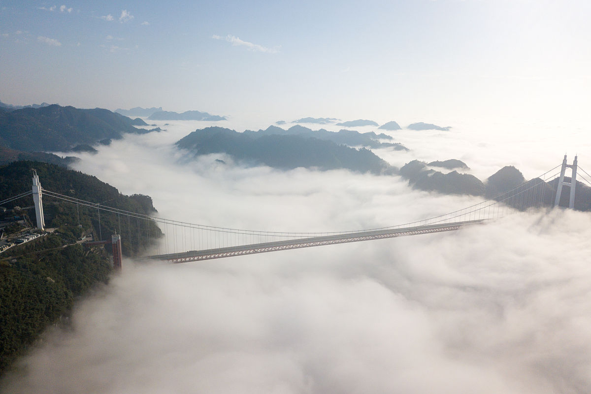 2019年3月25日,湖南省湘西土家族苗族自治州吉首市矮寨镇矮寨大桥周围