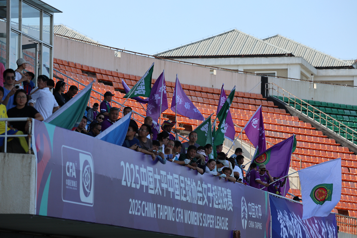 成都大运会开幕作者趁暑假行1500多公里去成都感受大运会带给成都的运动氛围。并谈一谈大运会对作者产生的影响和作者的感受。写一篇英文的文章