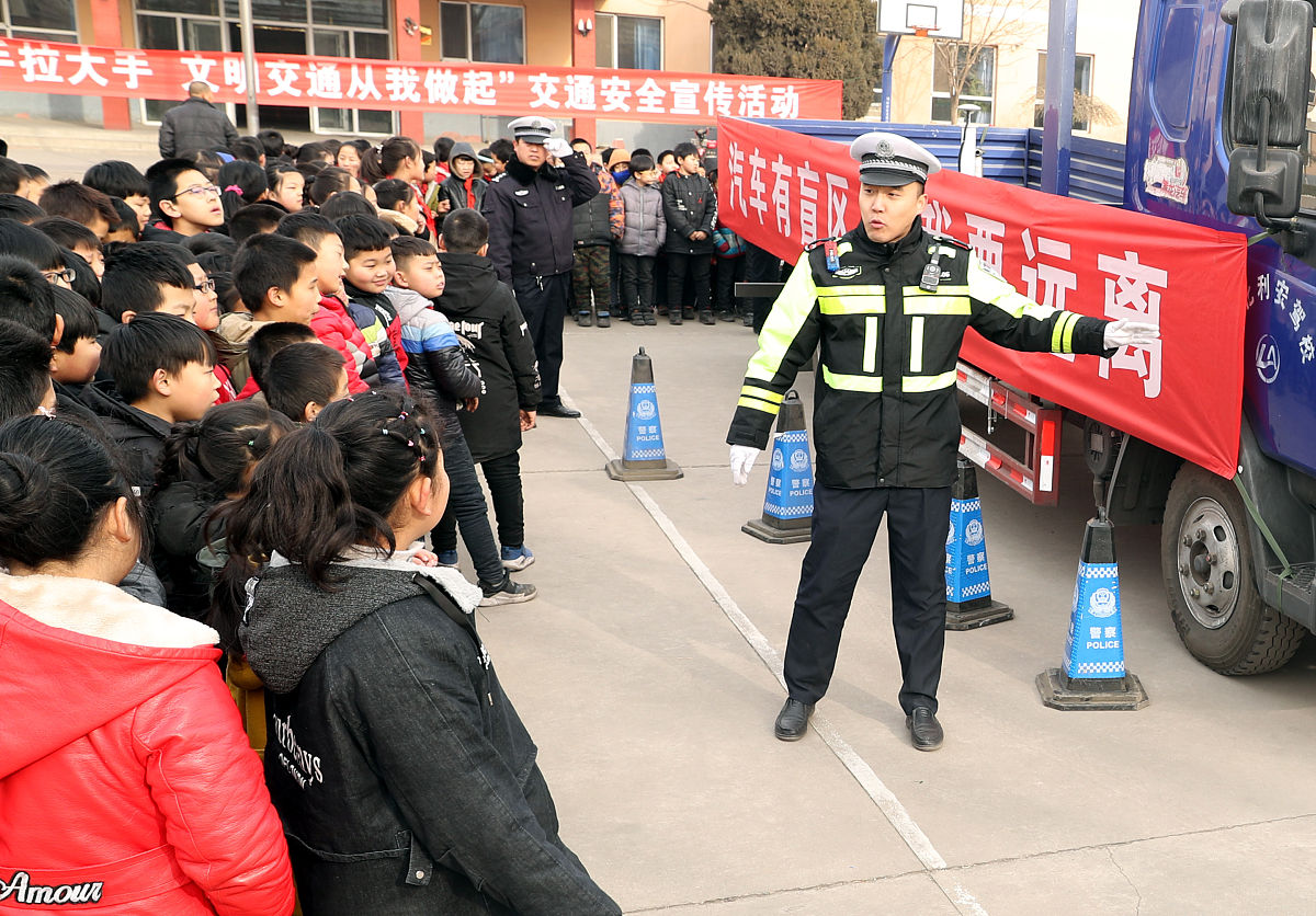你现在是一个安全部一个大学里的学生部门的成员现在请给我一份安全部的介绍。提示：安全部主要工作内容是晚上巡校负责学校安全现在你要进行竞选请写一篇演讲稿