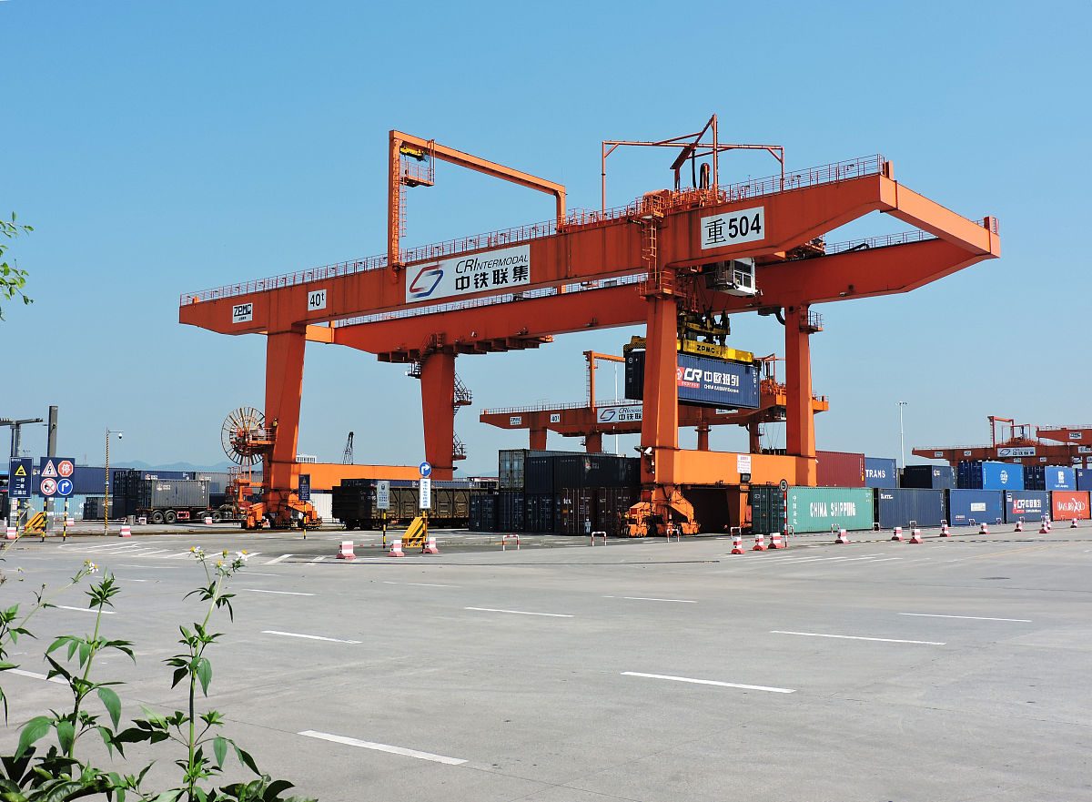 重庆铁路学校毕业生就业前景分析：2021年就业形势及应对策略