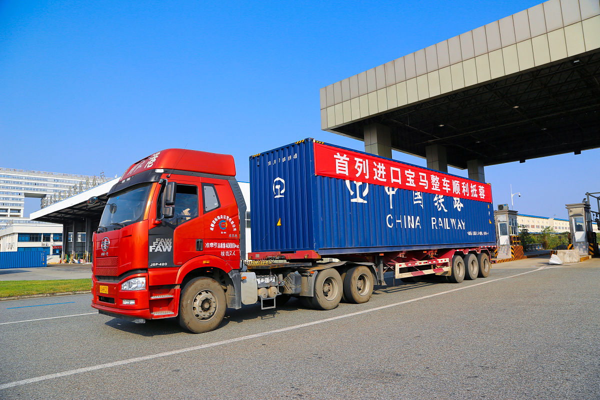 运二零的研发始于20世纪90年代初期最初的目的是为了满足中国国内航空运输市场对于大型货物运输的需求特别是在西部地区这个问题一直被认为是制约西部地区发展的重要因素之一。不改变意思重新写一遍