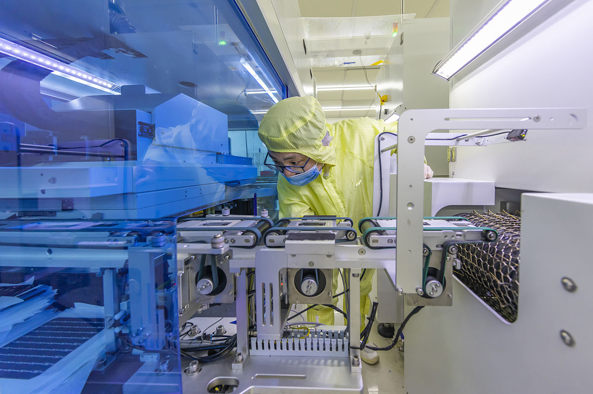 简述类钙钛矿材料的发展500字