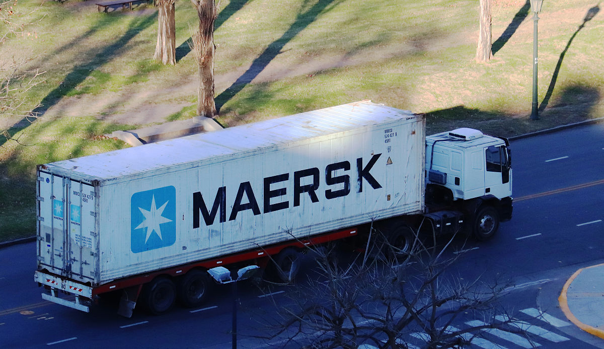 帮我润色这个句子There are more cases to consider such as avoiding no-fly zones while drones are flying and possible dynamic traffic control while trucks are moving