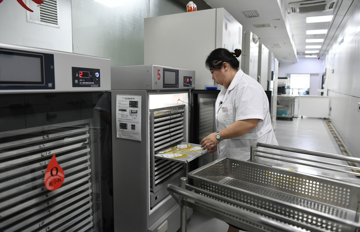 工厂生产产品冰箱电视烤箱数量5比4比1修理概率分别为007 002 005第一问求任意一台产品需要修理的概率第二问其中有一台需要修理问是烤箱的概率是多少说明计算过程