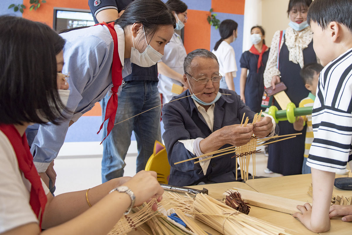 探秘成长花园：幼儿主题活动中的探究与发现之旅