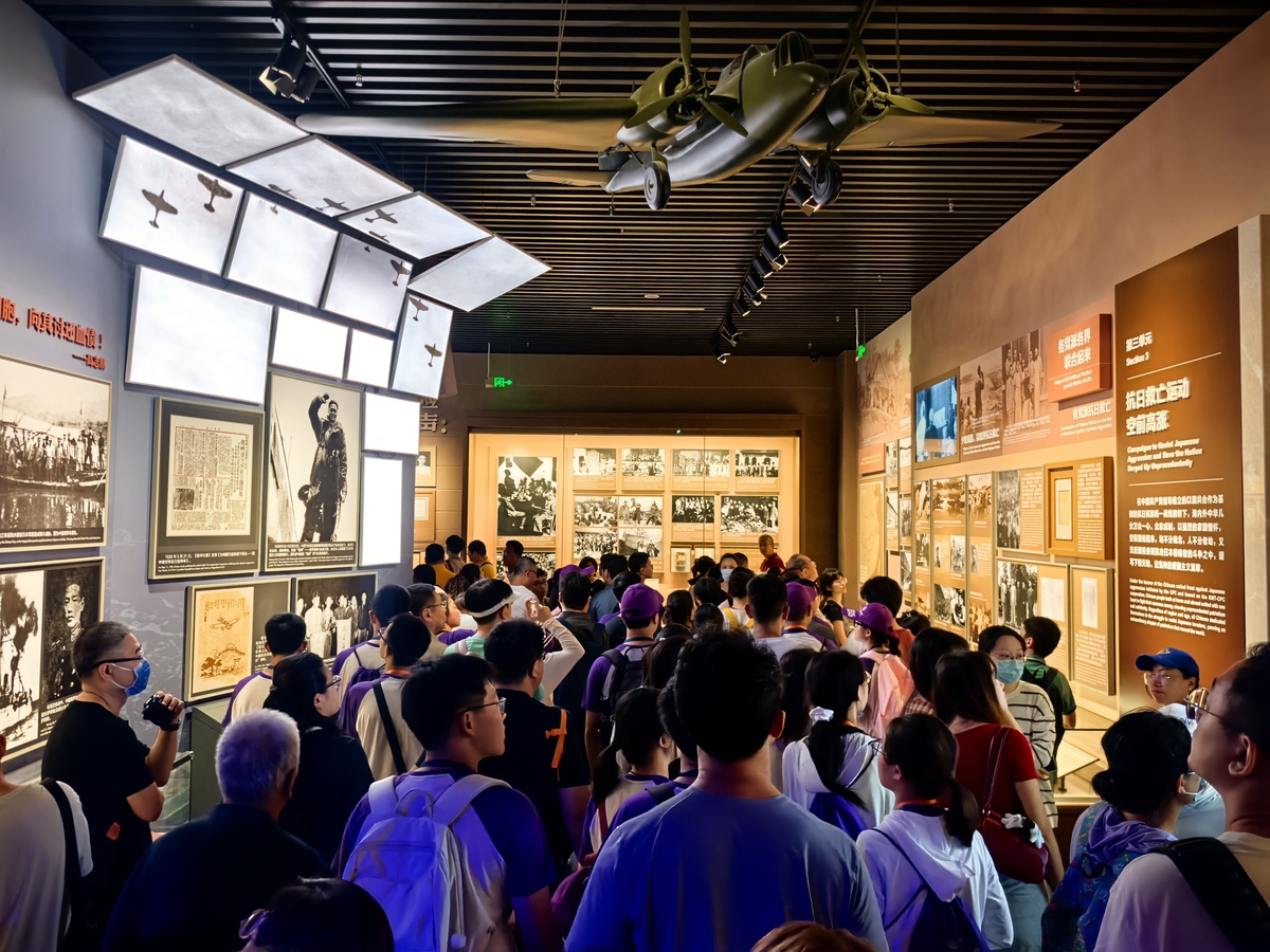 带青少年参观移民纪念馆活动概述