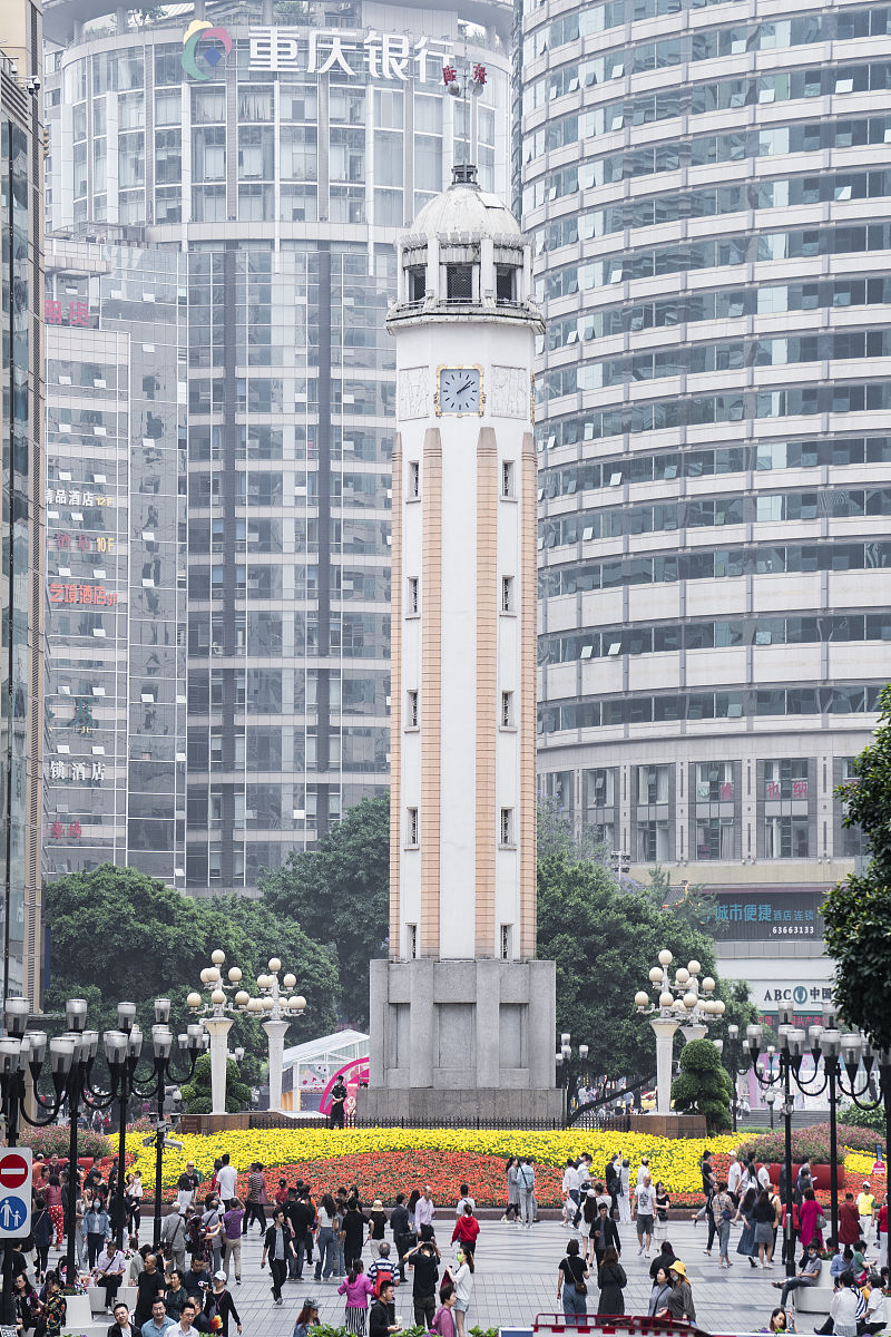 重庆人民纪念碑：国庆期间缅怀历史，感受爱国情怀