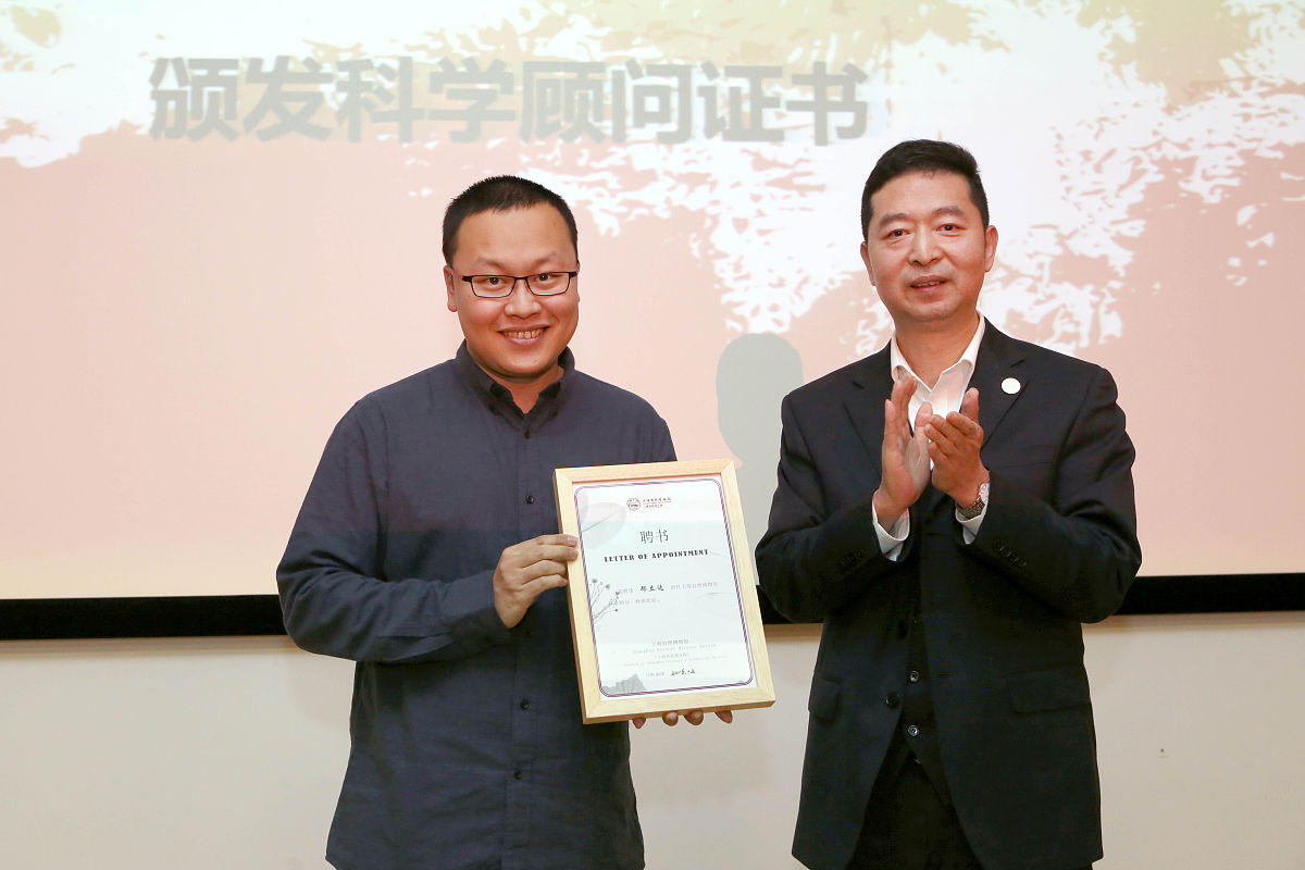 帮我想一个专利代理公司的名称其中创始人是以下三人李鑫、周俊、张国锐。希望可以体现对专利和知识产权的专业