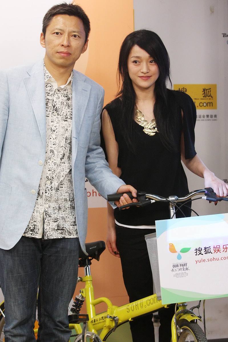 2009年4月24日,北京,周迅出席环保官网落户搜狐活动.+++_+++周迅,受伤