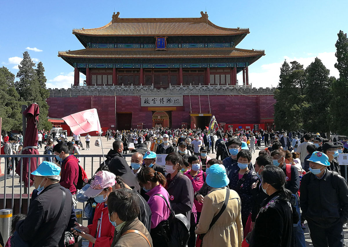 大学生已经在为五一做准备了？根据这个话题先写一篇1000子文章，再生产10个40字吸引眼球标题