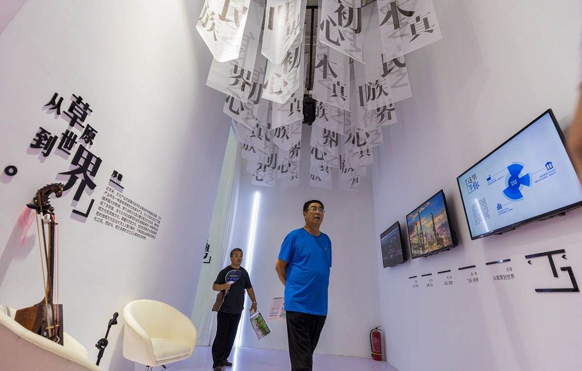 艺术园区如何增强与参观人员沟通联系？