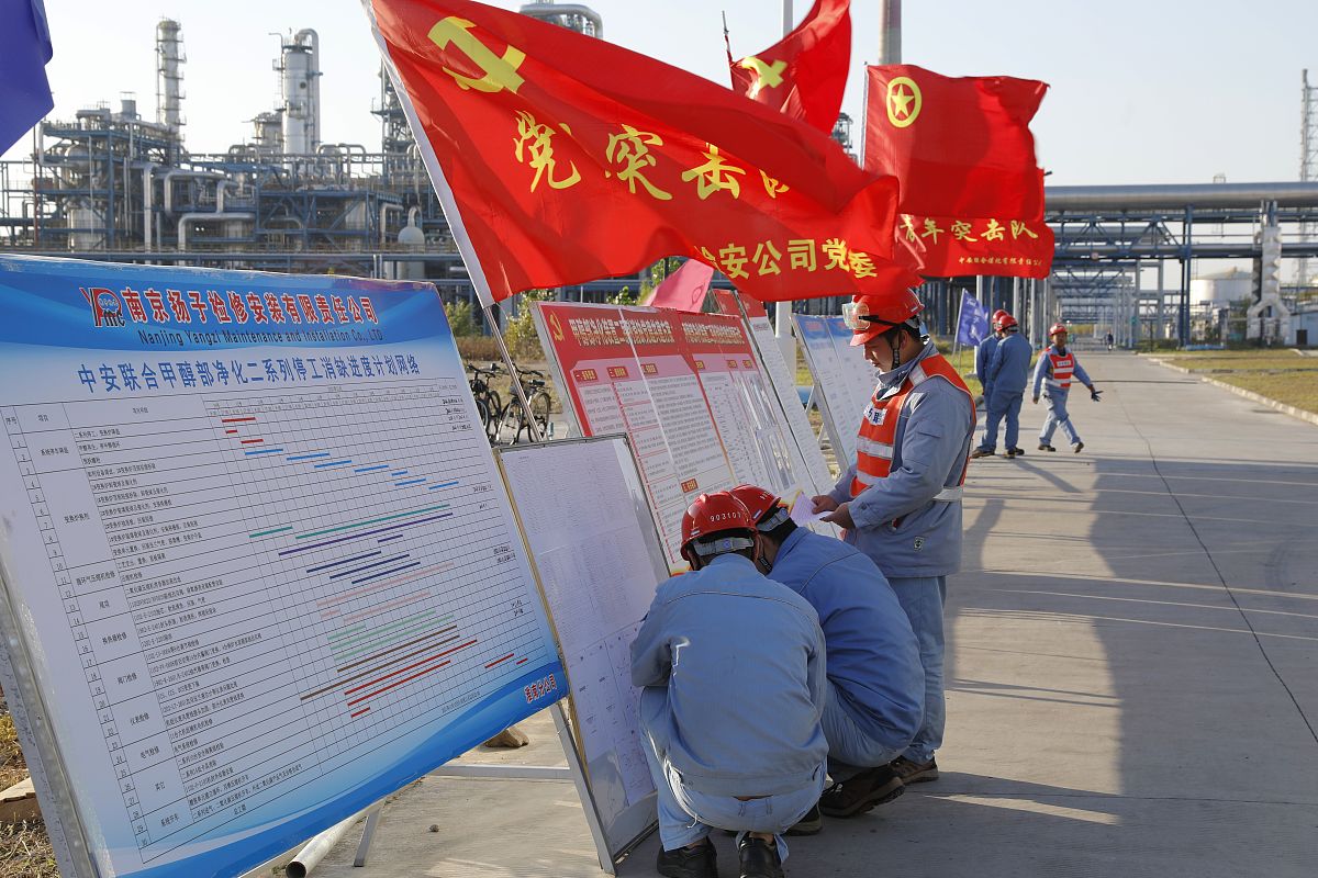 以一线工人的视角写一份集团公司四项重点工作三年行动方案有关内容的五分钟演讲稿