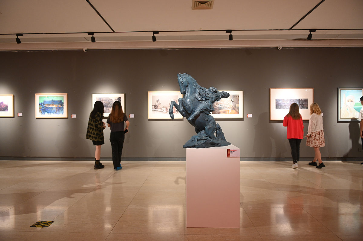 当代中国造型艺术发展面临的挑战与机遇