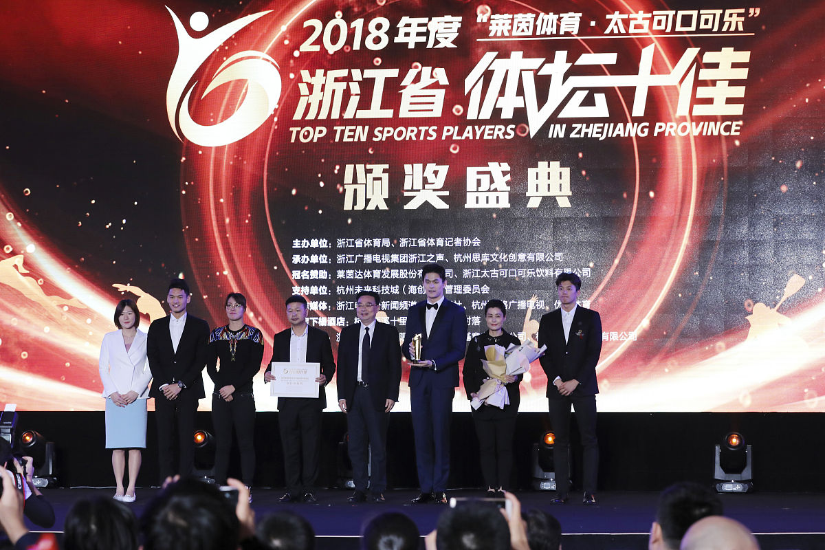 我们百世云仓十周年的网络大会将要进行颁奖请为《如日方升 锐意进取奖》 《不忘初心 勇攀高峰奖》《持之以恒 勤工精业奖》《坚定不移 中流砥柱奖》《终始不渝 杰出贡献奖》分别写出获奖理由