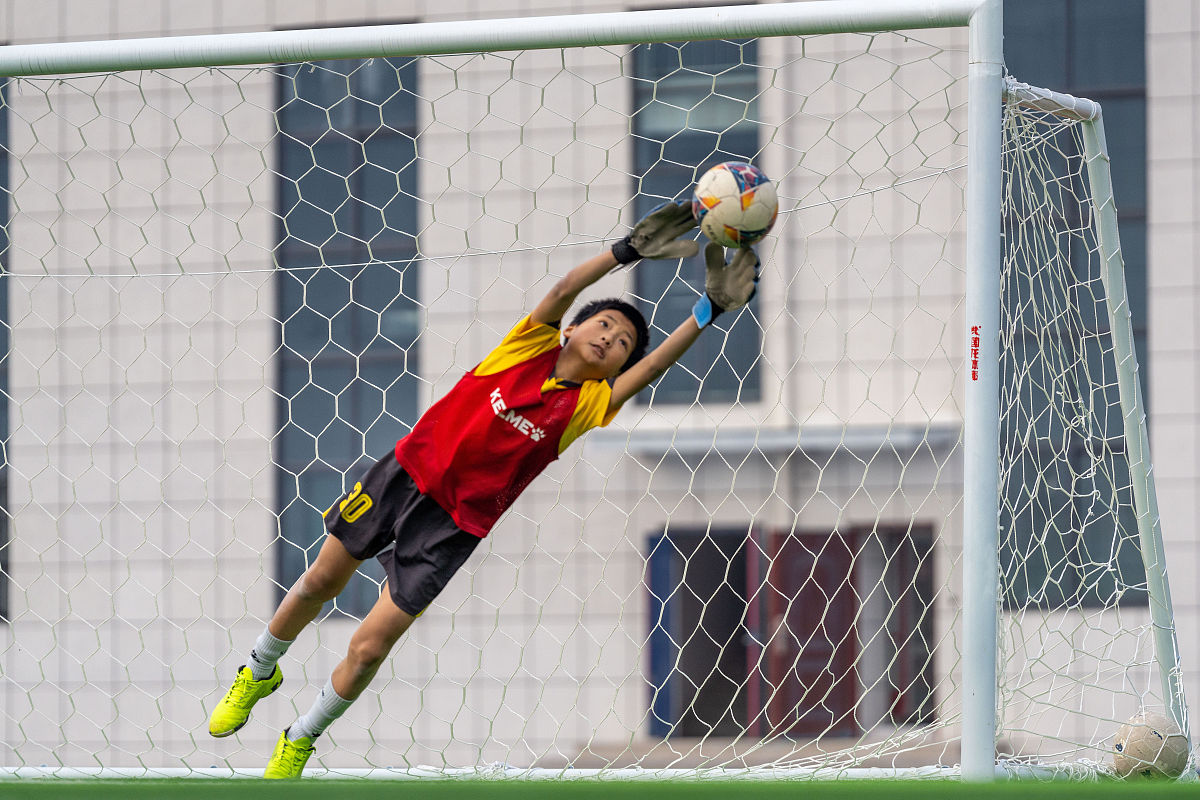 满天星初中足球训练月计划：提升技能，增强体能，打造强队