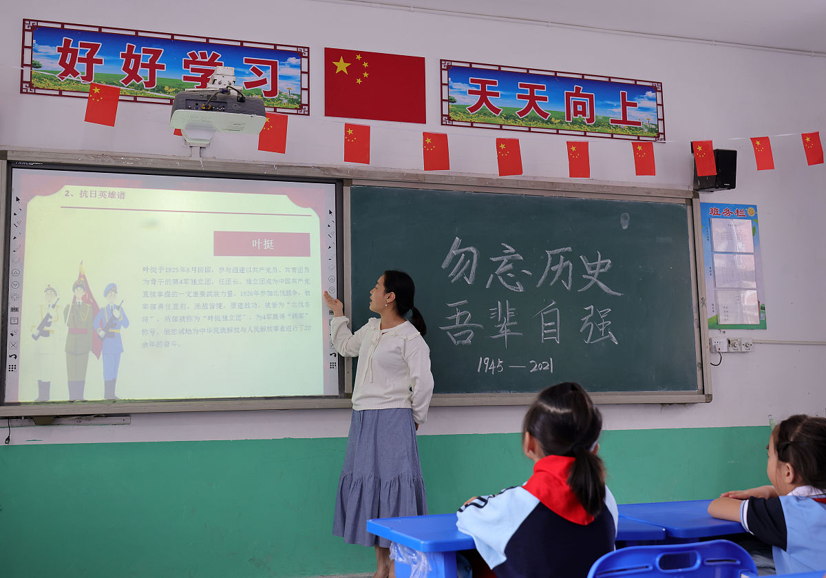 小学教师事迹：教育初心、教学方法、关注学生、教育创新、带领学生成长