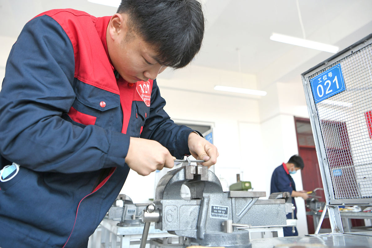 重庆初中生适合学习汽修吗？2020年汽修学校招生指南