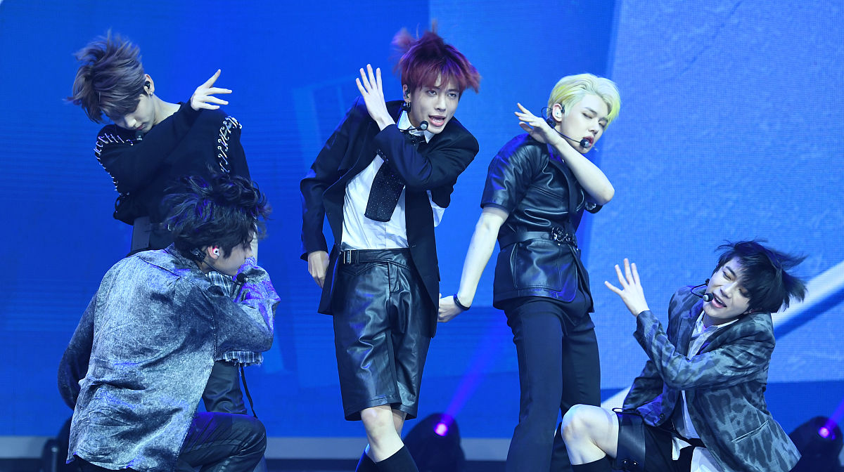 2020年5月18日,韩国首尔,男团txt(tomorrow x together)举行第二张迷