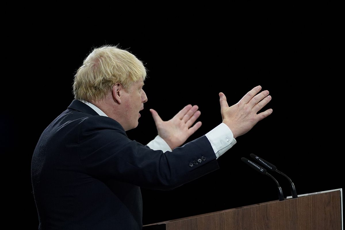 BYL01原材料公司与B15制造企业R1交易价格波动：第八至第九年度价格走势