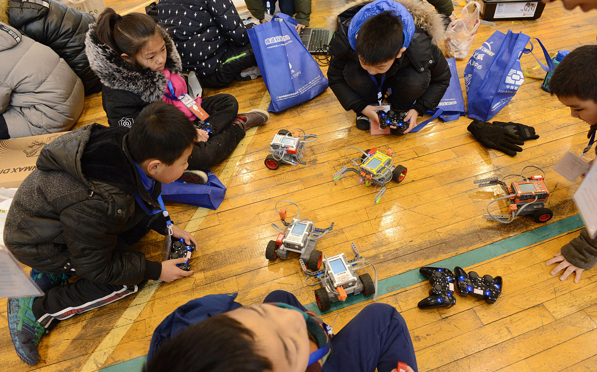 EV3咬手鳄鱼 课程教案 教学目标：1情感态度价值观 2知识技能目标 3过程与方法 重点难点 教学准备 教学设计 教学反思