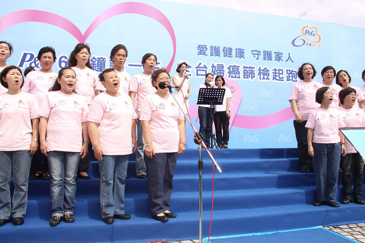 当前我县开展了万泰益馨公益行HPV疫苗捐赠活动服务于我县200名9～14周岁困境女童。现在需要安排8个学生朗诵请注明8个同学的朗诵内容写一篇预防宫颈癌巾帼在行动朗诵稿不用开场白