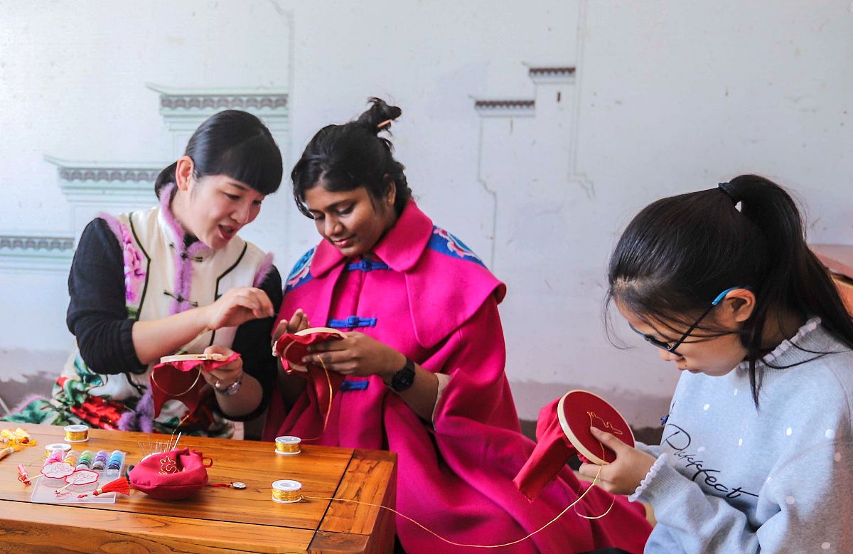 青岛外事服务学校招生办联系电话 - 联系方式及入学指南