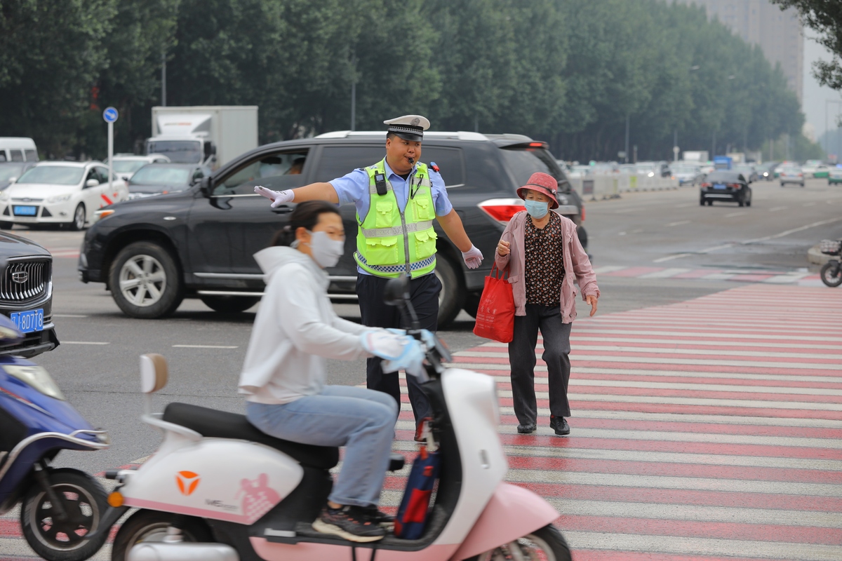 没带头盔被学校处分申请撤销320字