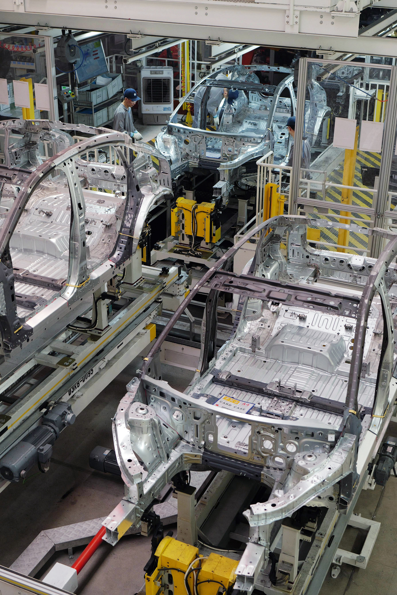 列车车体轻量化结构设计方案详解:高强度材料、复合材料、空心结构等 列车车体轻量化结构设计方案详解:高强度材料、复合材料、空心结构等