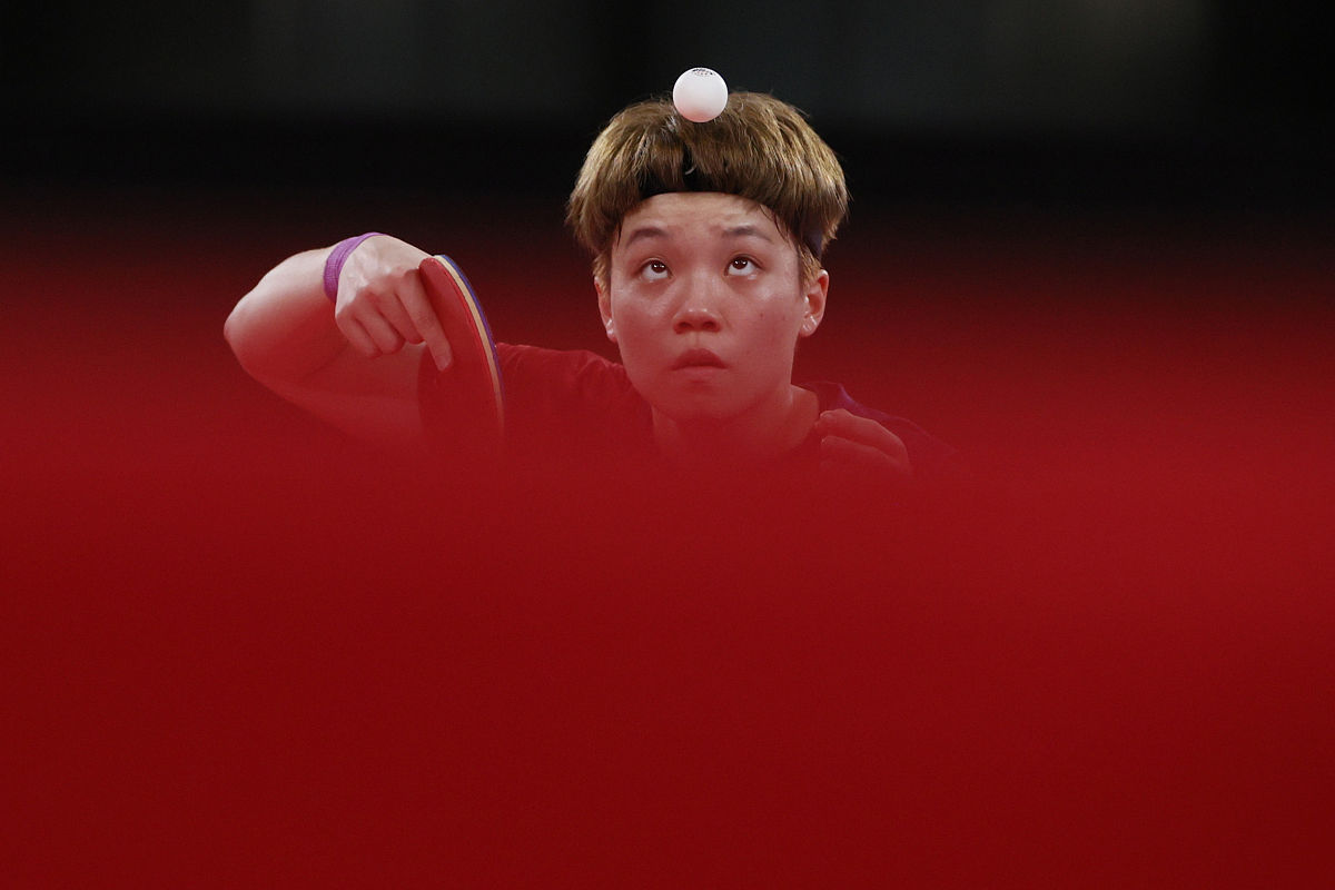 乒乓球单打決赛在甲、乙、丙、丁四位选手中进行，赛前，有些人预测比赛的结果，A说：甲第4。B说：乙不是第2，也不是第4。C说：丙的名次在己的前面。口说：丁将得第
1。比赛结果表明，四个人中只有一个人预测错了。那么，甲、乙、丙、丁四位选手的名次分别为