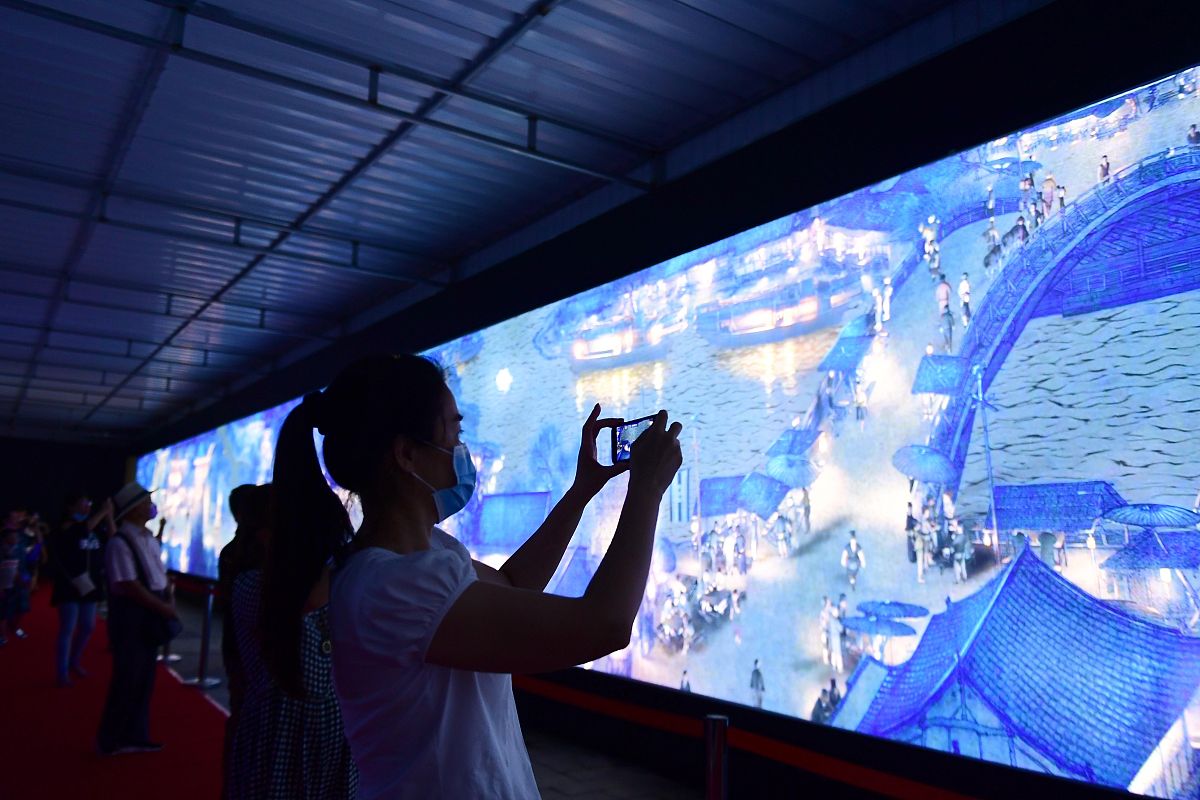 郑州商贸外语学校的动漫设计与制作成人大专就业容易吗