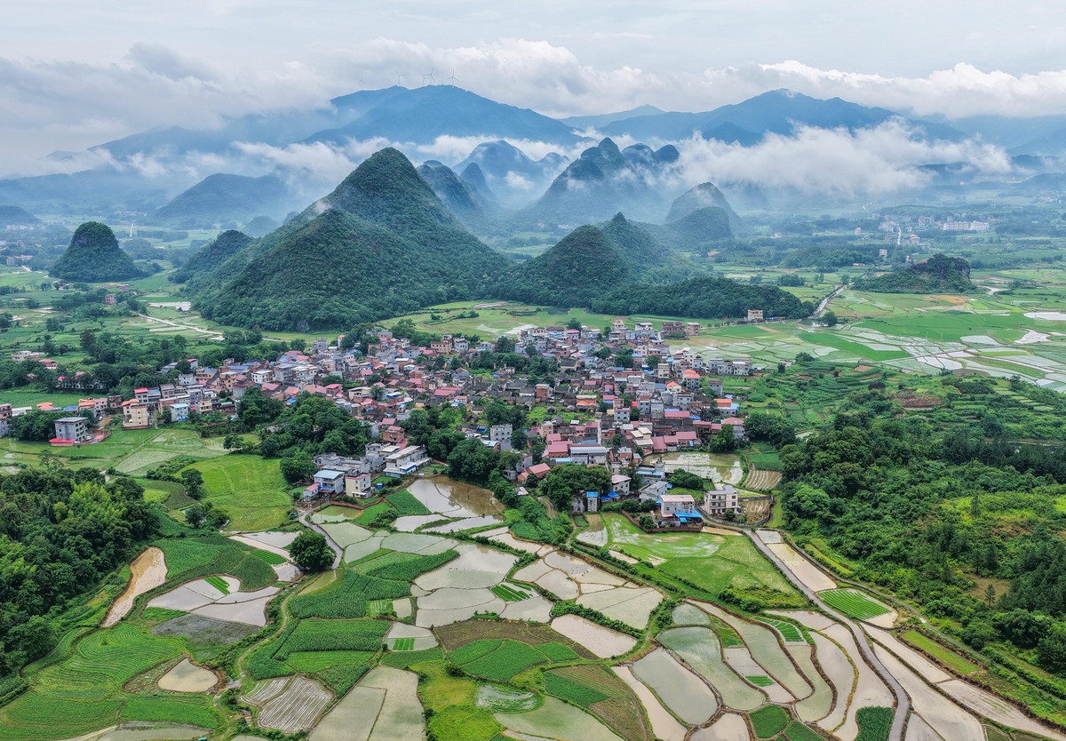 村庄取名带奇：奇峰村，寓意独特，风景秀丽