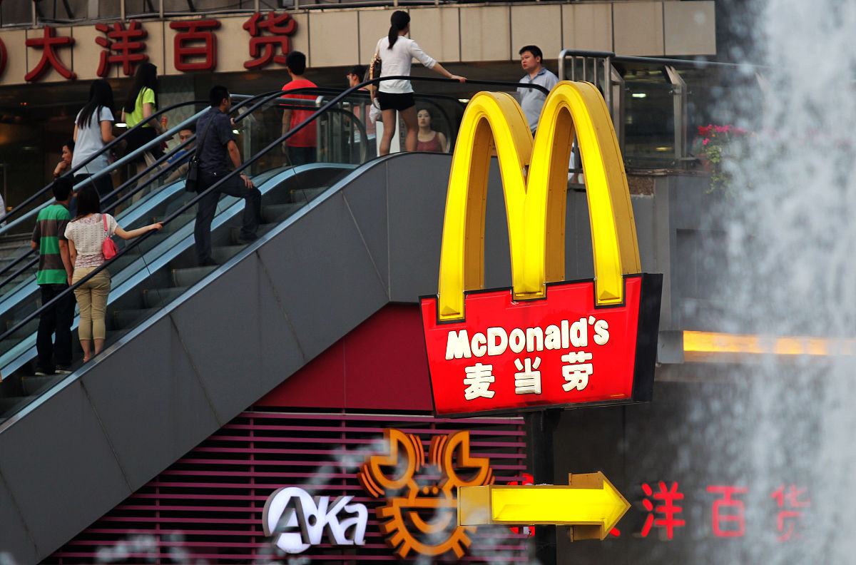 麦当劳寻宝：C++解题 - 找出最聪明和最不聪明的小朋友