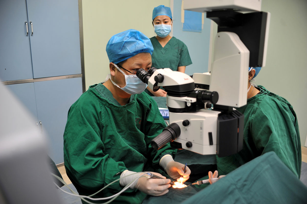 用角膜环手术来治疗高度近视的研究综述论文字数控制在