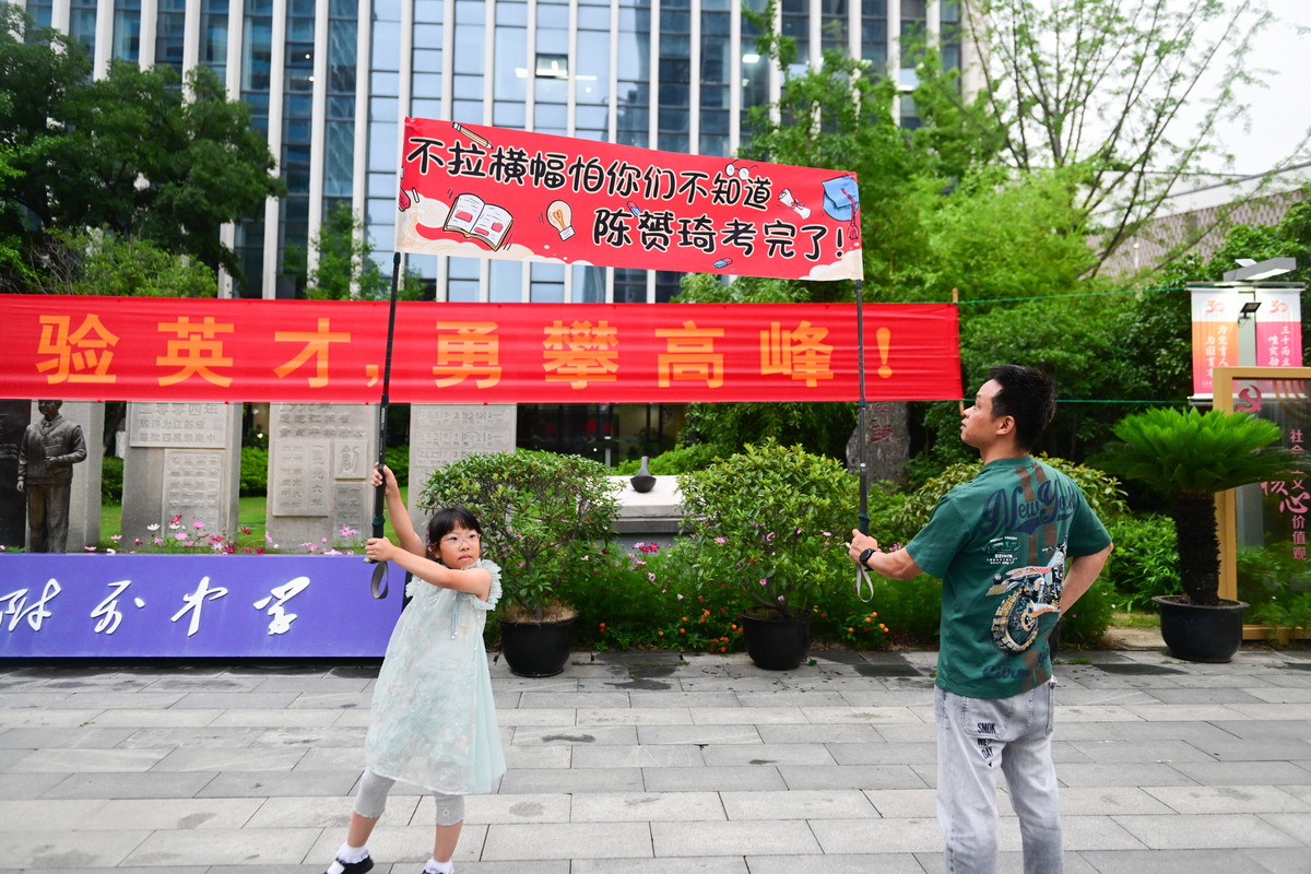 帮我写一个仓前街道迎亚运三大提升工作宣传项目以刊发文字报道为主的服务方案