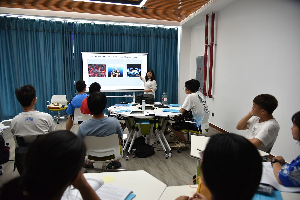 2021年10月25日,海南陵水,黎安国际教育创新试验区.电子科技大学"海南