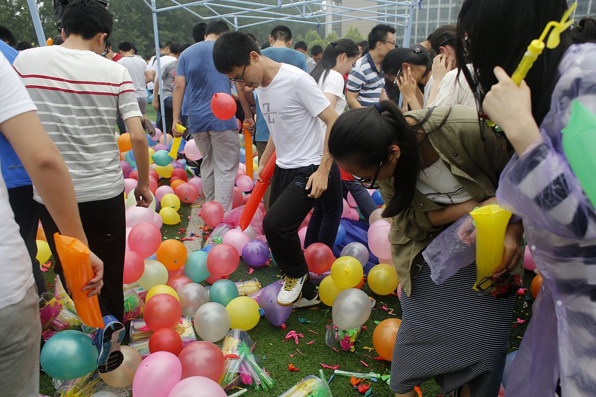 欢乐踩气球活动策划：背景介绍及玩法解析