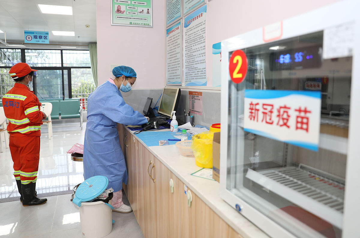 卫生院帮我用180字详细描述