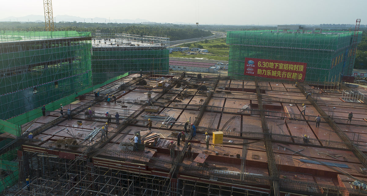 参观停工的医院建筑施工场地500字