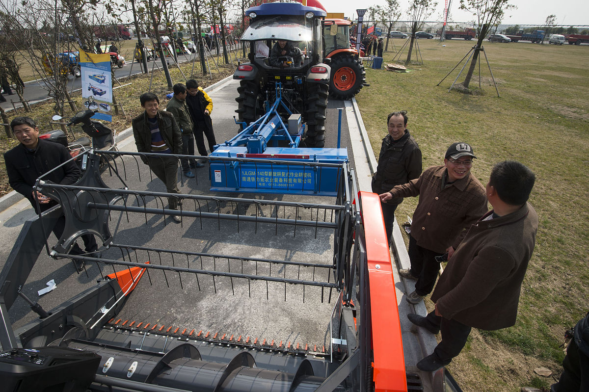 插秧机 往一面传送正常抓苗等回来就抓不着了