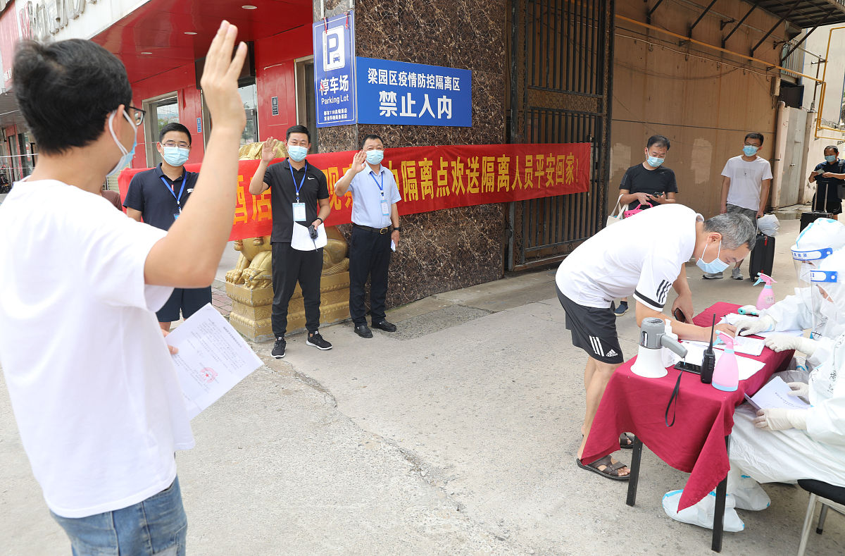 引言	1一、宝塔区杨家岭社区治理的现状	1一社区环境保护功能不断完善	1二文化和社会事业发展良好	1三社区服务质量逐步改善	2二、宝塔区杨家岭社区治理存在的问题	2一社区管理主体职责不明确	2二社区居委会行政化倾向严重	2三社会组织作用不明显	2四居民在社区管理中参与率低	3五社区工作人员队伍建设有较大缺陷	3三、宝塔区杨家岭社区治理存在问题的原因	3一政府和社区居委会之间职责划分不清	3二社区居