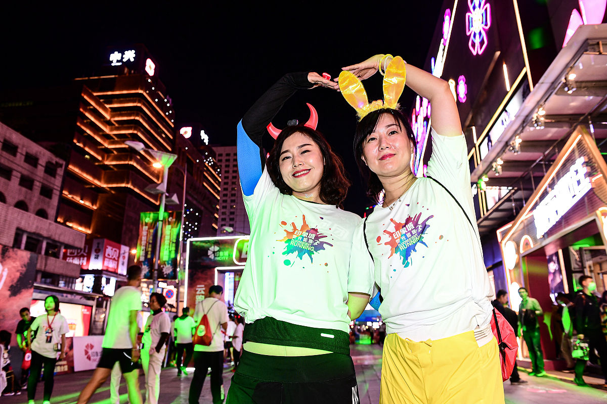 荧光夜跑，点亮夜空，闪耀城市！